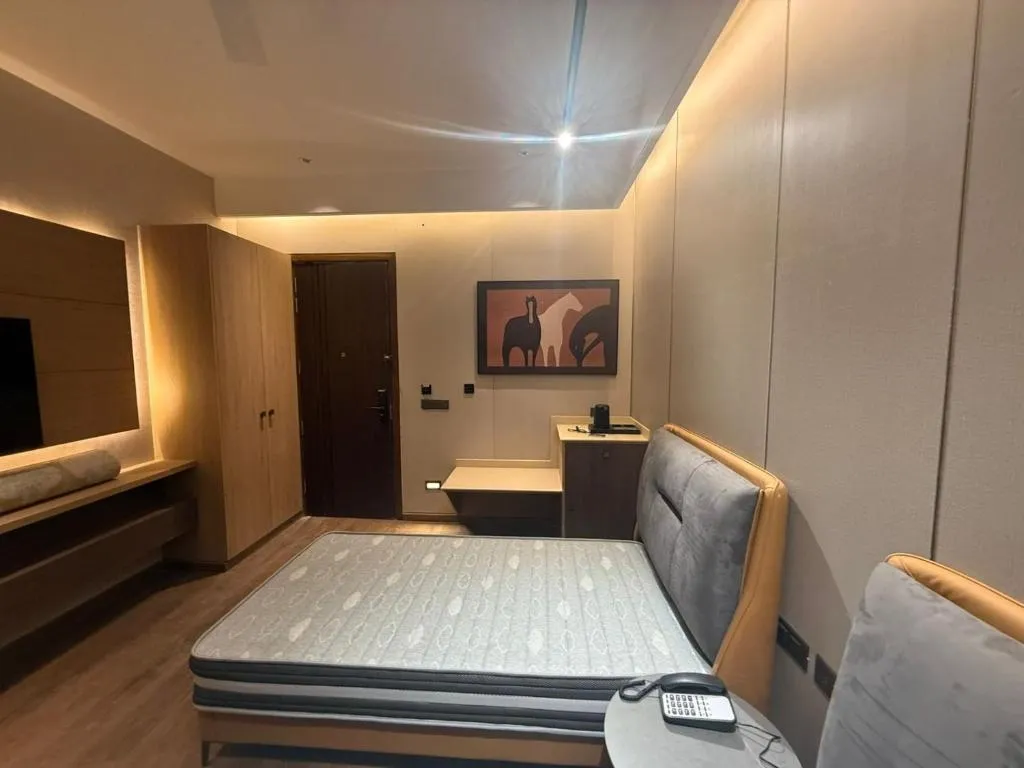 best hourly stay hotels in saltstayz premier- main road near sector 18 & atta market noida