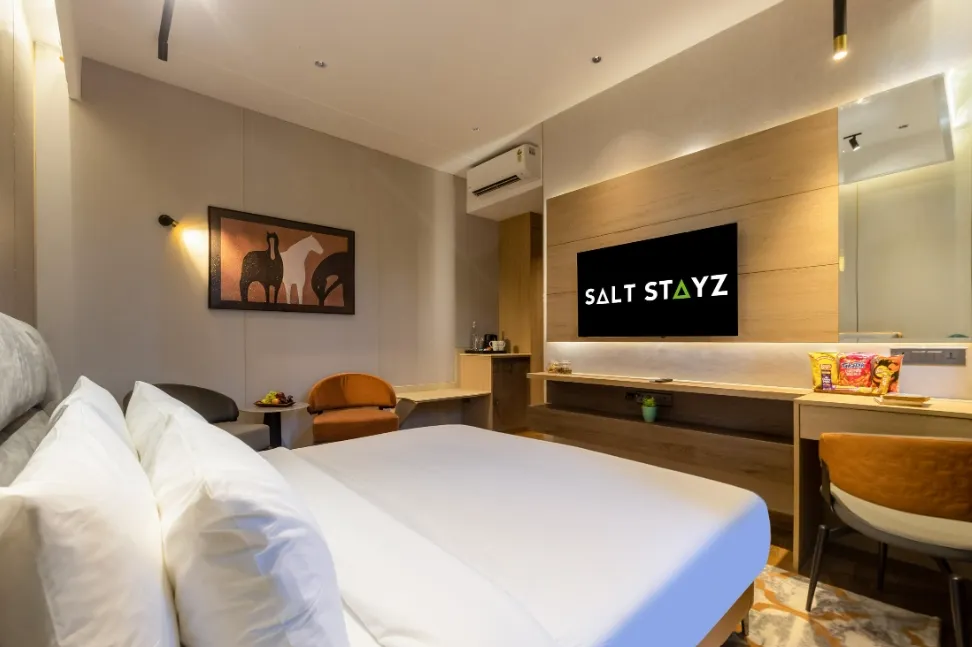 day hotels in saltstayz premier  noida near sector 18 metro station noida