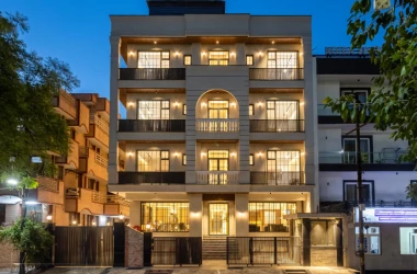 hotels for couple in saltstayz premier- main road near sector 18 & atta market noida