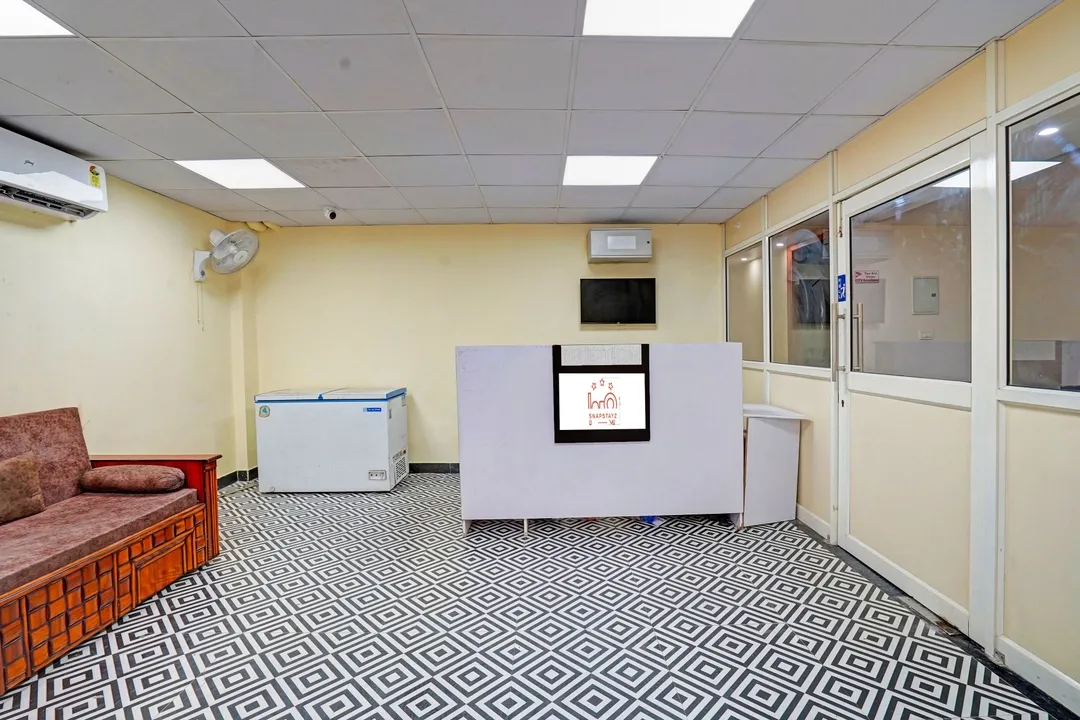 couple hotels in snapstayz hotel noida