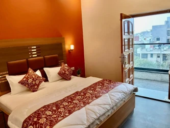 hotel with bar in sector 50, noida - tamarind leaf residency