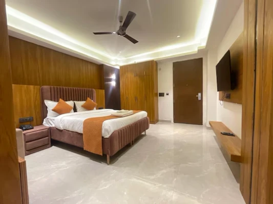 best hotels in the hoften lotus court noida