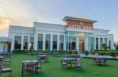 best luxury hotel in the hoften lotus court noida