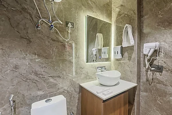 hotels for unmarried couples in the hoften lotus court noida