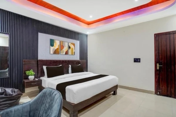 hotel in sector 63, noida for couples - the ivory loft