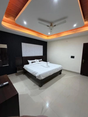 jacuzzi hotel in sector 63, noida - the ivory loft