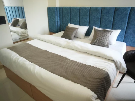 5 star hotels in the raas guestline noida