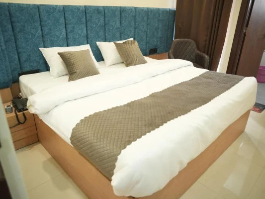 best hotel in the raas guestline noida