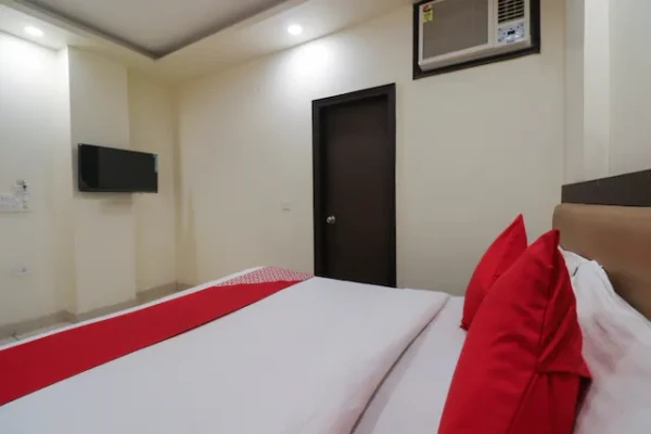 best luxury hotels in the royal plaza noida