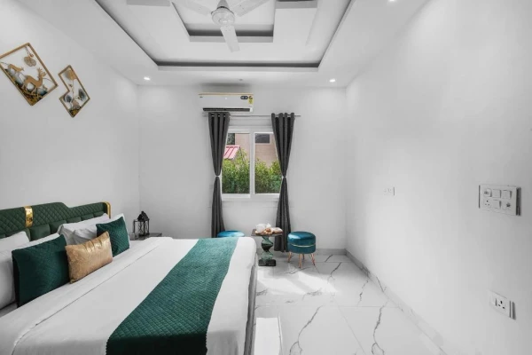 hotel near noida airport - vashisht villa farm