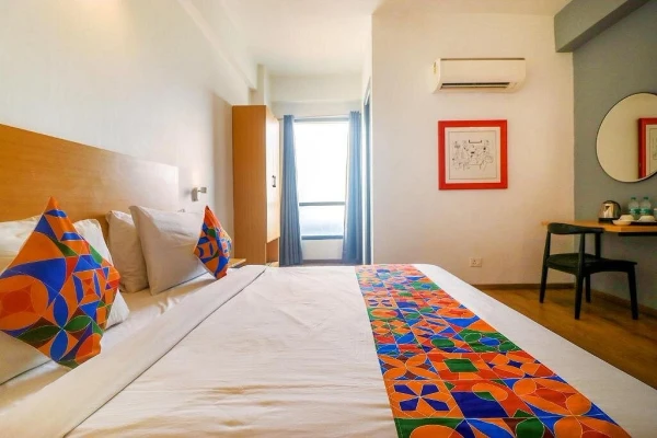 online room booking in sector 135, noida - yu turn corporate