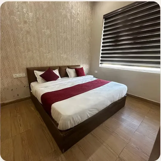 tourist hotels in yu turn hotel noida