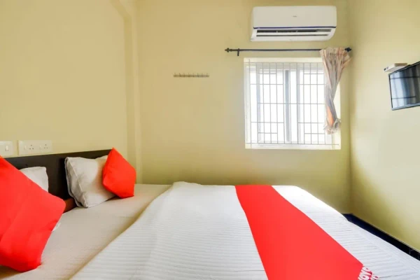 Hotel with bar in seerapalayam, ottakkalmandapam - st residency