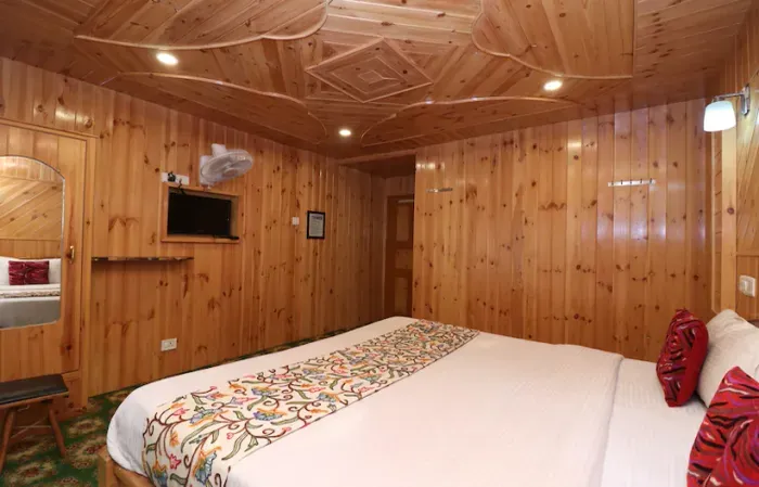 Hotel in laripora, pahalgam for family - bombay palace