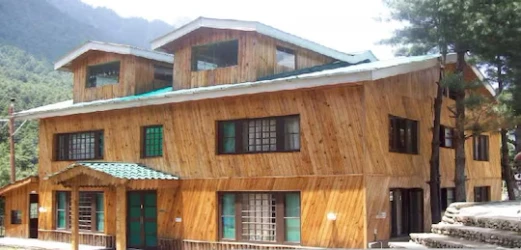 hotel with free parking in circuit road, pahalgam - hotel pine cliff resort