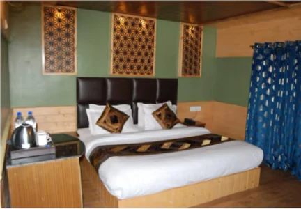 hotel with free parking in circuit road, pahalgam - hotel pine cliff resort