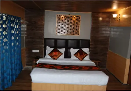 hotel with meeting room in circuit road, pahalgam - hotel pine cliff resort