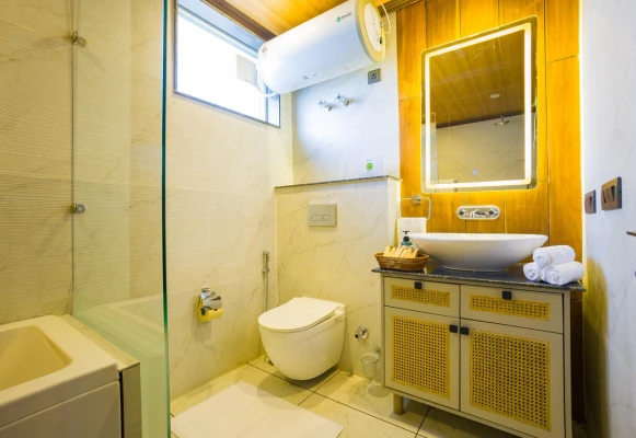 jacuzzi hotel in gopalpur, palampur - elivaas esh moss hilltop 2-bhk retreat with open air jacuzzi, pool & cosy lounge