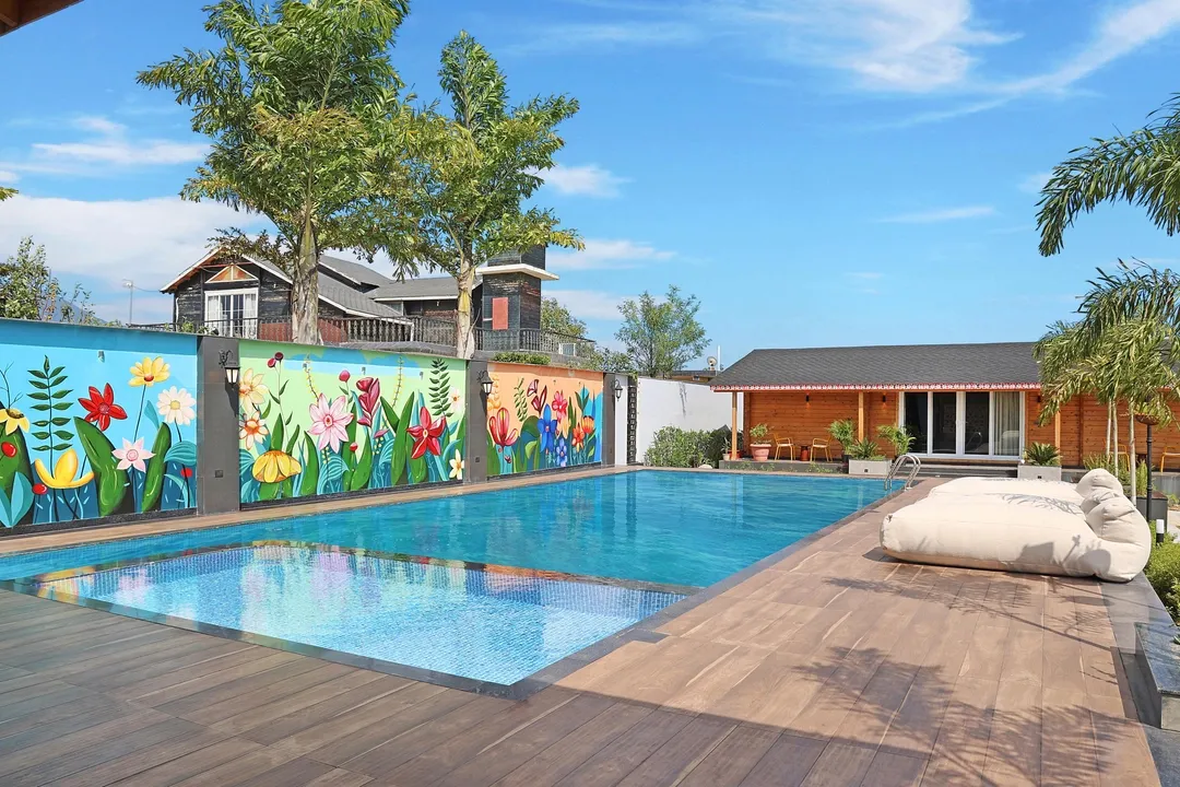 hotel with meeting room in gopalpur, palampur - elivaas esh moss hilltop 2-bhk retreat with open air jacuzzi, pool & cosy lounge