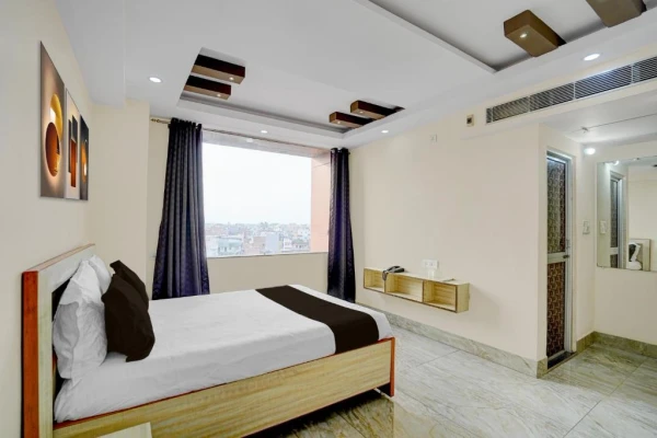 hotel with meeting room in anisabad, patna - hotel maple inn & banquet