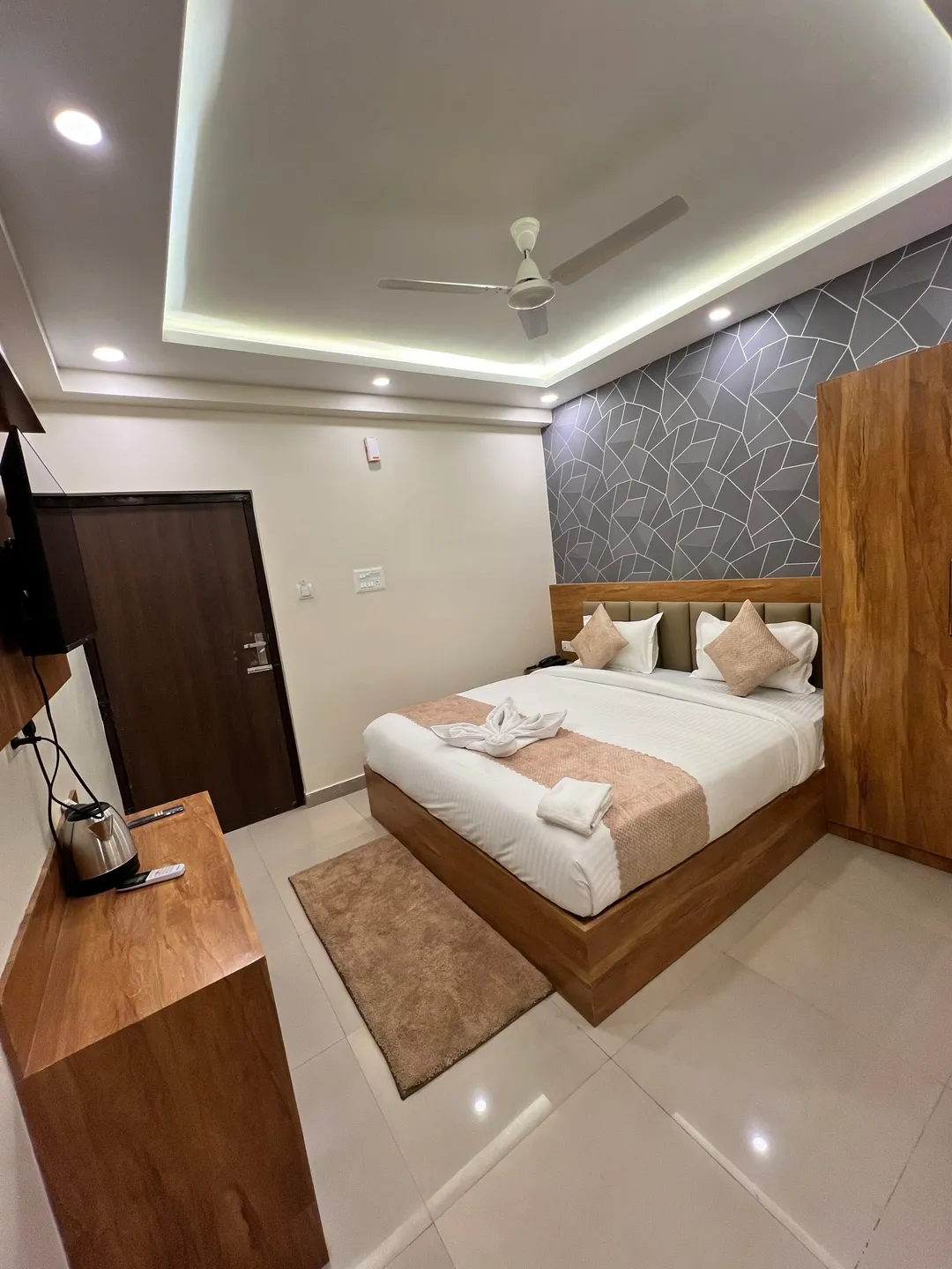 jacuzzi hotel in bypass road, patna - hotel paradise premier