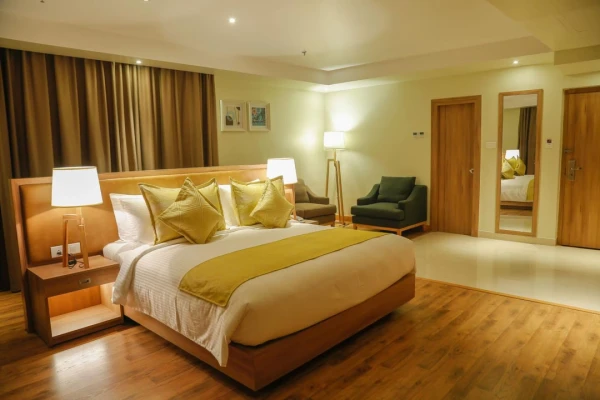 hotel with meeting room in gandhi maidan road, patna - lemon tree premier patna