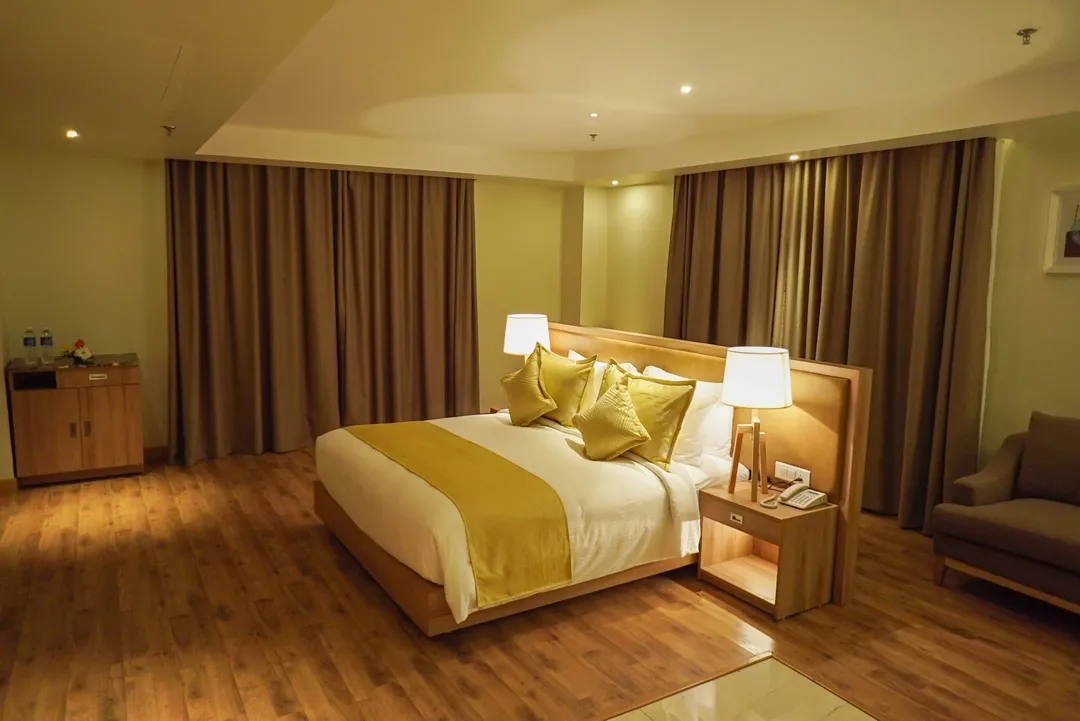 hotel with gym in gandhi maidan road, patna - lemon tree premier patna