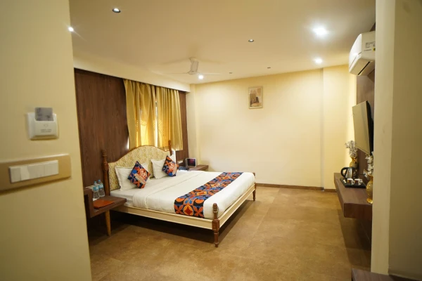 hotel with party hall in pithampur, pithampur - deotel inn pithampur