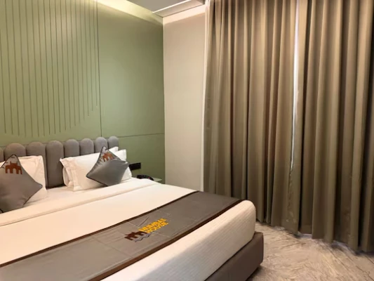 hotel with gym in pithampur, pithampur - hotel mumbai house pithampur