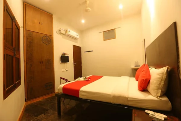 hotel with bar in auroville, pondicherry - pheonix residency