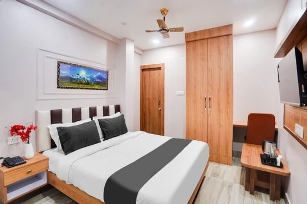 hotel with bar in miurabad, prayagraj - hotel akshardham palace inn