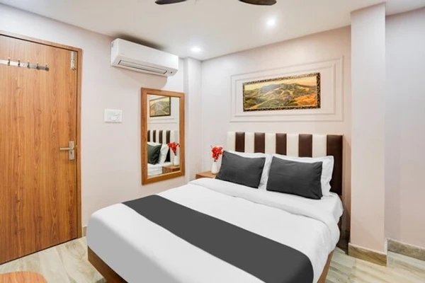 hotel with swimming pool in miurabad, prayagraj - hotel akshardham palace inn