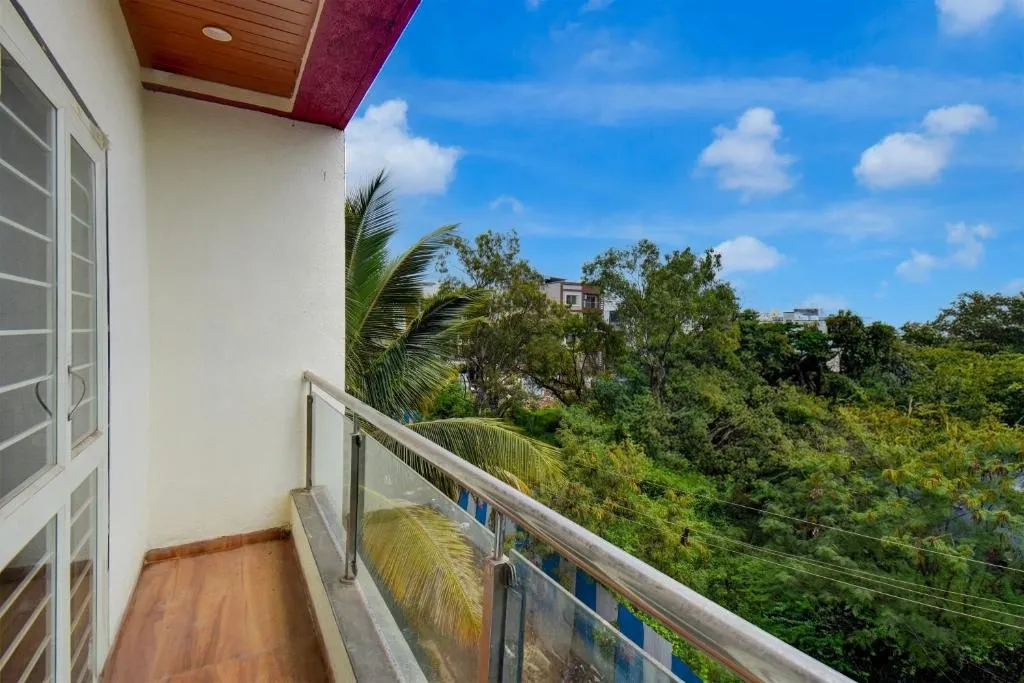 best hourly stay in aura suites pune