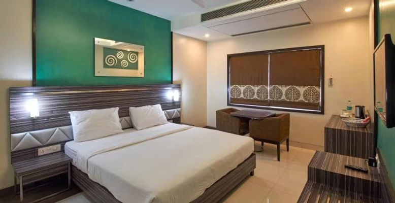family hotel with pool in hinjewadi, pune - bizz tamanna hotel