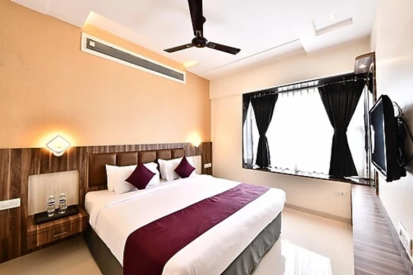 hotel with free parking in chakan, pune - click hotel sagar plaza chakan