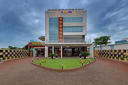 hotel with free parking in chakan, pune - click hotel sagar plaza chakan