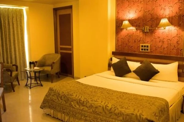 online room booking in shivaji nagar, pune - hotel deccan royale
