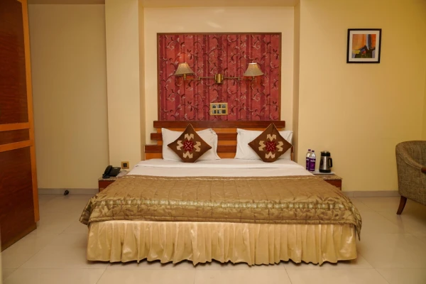 hotel with party hall in shivaji nagar, pune - hotel deccan royale