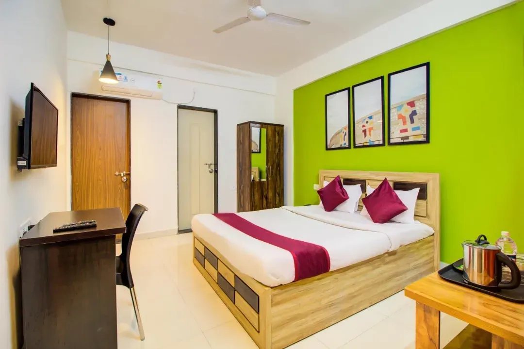 hotel with free parking in hinjewadi, pune - hotel elegant lodging