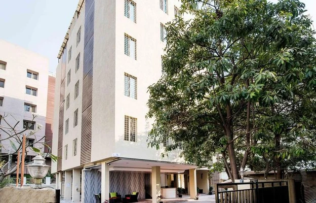luxury hotels in hotel iris studiotel pune