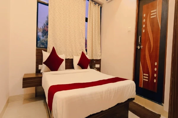 couple friendly hotels in hotel kharadi inn pune