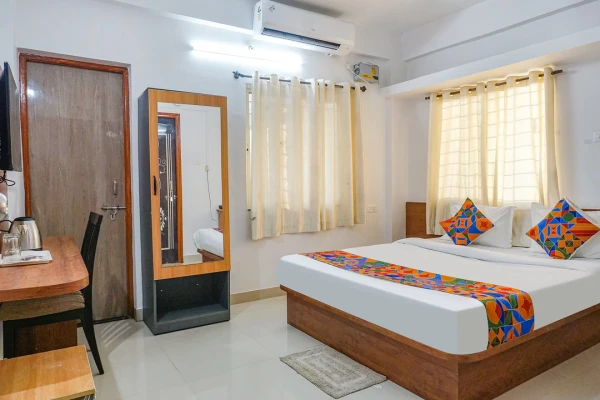 short stay hotels in hotel lake view pune