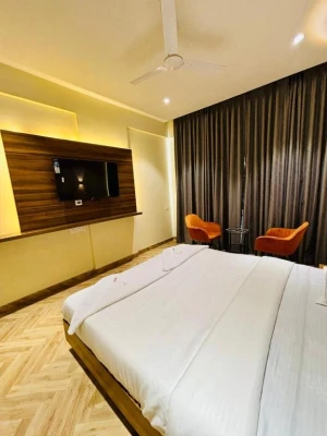 hotel with banquet hall in baner, pune - hotel nirmalas executive