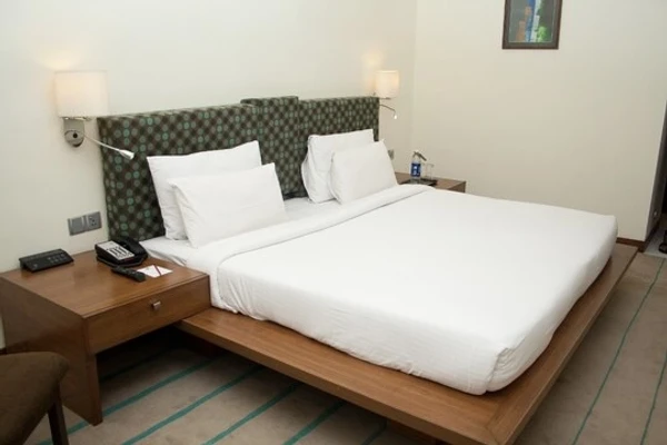 hotel in viman nagar phoenix mall, pune for couples - hotel parc estique
