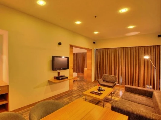 hotel in viman nagar phoenix mall, pune for family - hotel parc estique