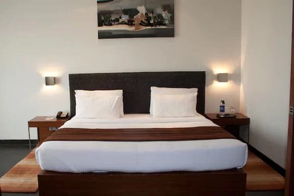 hotel with gym in viman nagar phoenix mall, pune - hotel parc estique