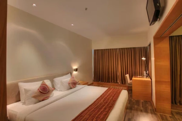 hotel with swimming pool in viman nagar phoenix mall, pune - hotel parc estique