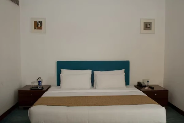 hotel with swimming pool in viman nagar phoenix mall, pune - hotel parc estique