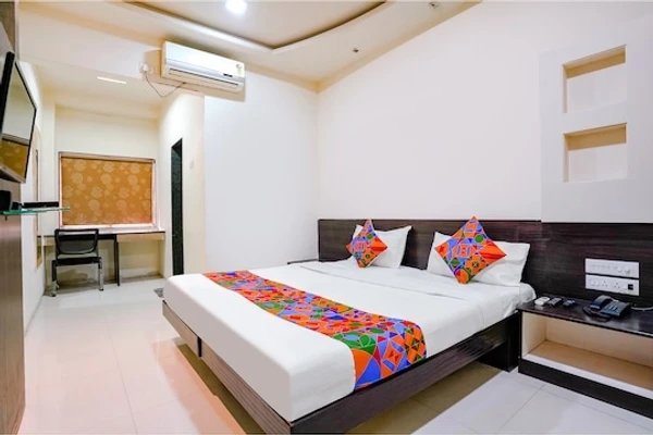 best hourly stay in hotel regent pune
