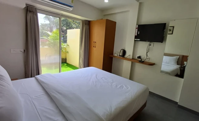 hotel with meeting room in hadapsar, pune - hotel reset suites